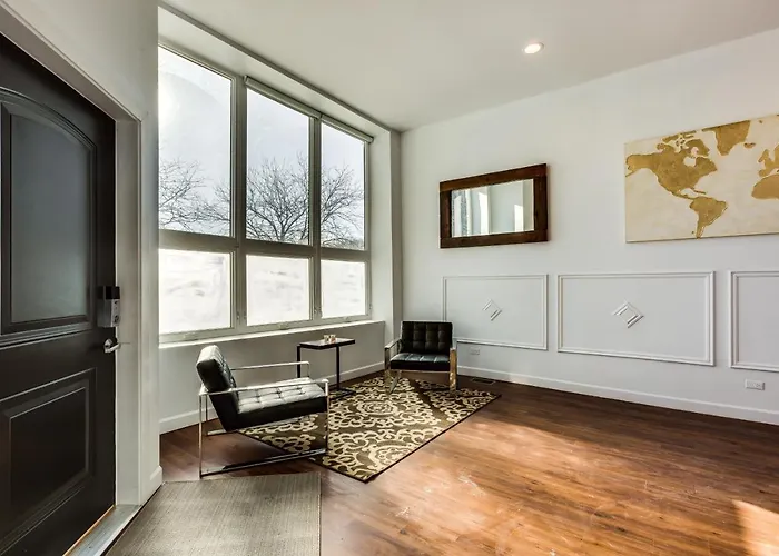 Apartment Converted Store Front Lets Live Like A Local In The Heart Of It All! Chicago