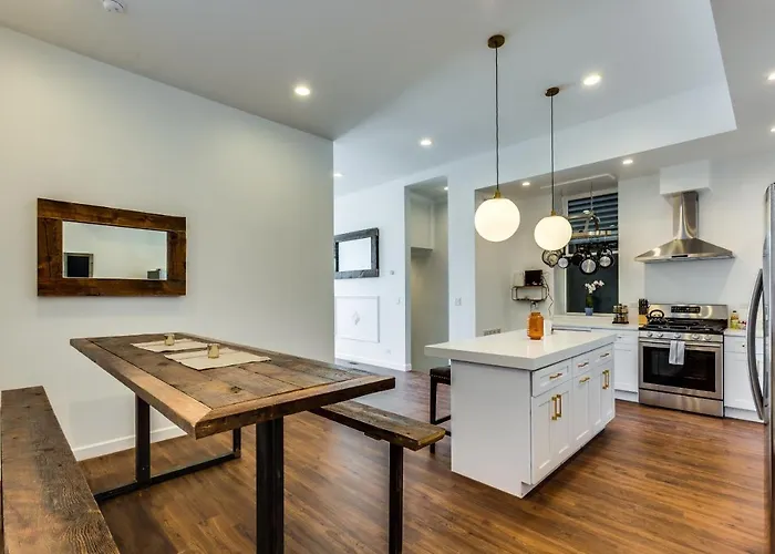 Converted Store Front Lets Live Like A Local In The Heart Of It All! Apartment Chicago