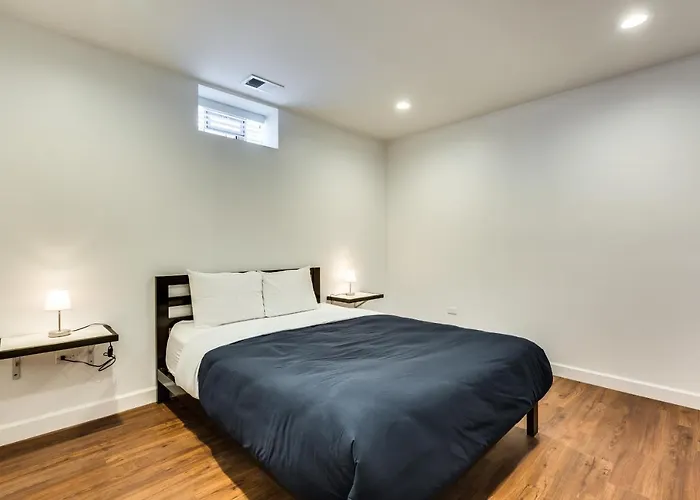 Apartment Converted Store Front Lets Live Like A Local In The Heart Of It All! Chicago