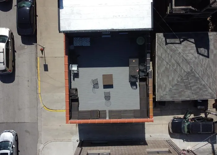 Converted Store Front Lets Live Like A Local In The Heart Of It All!