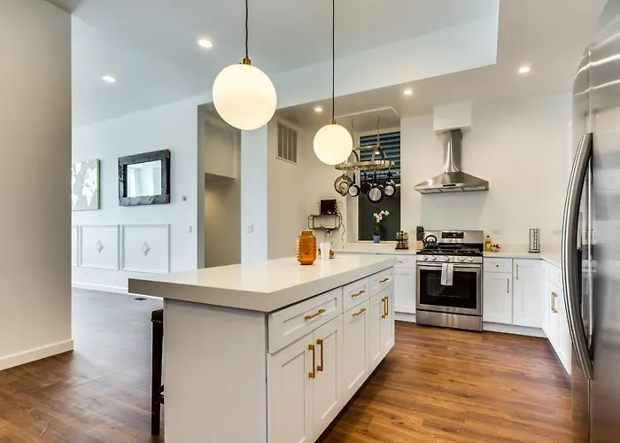 Converted Store Front Lets Live Like A Local In The Heart Of It All! *