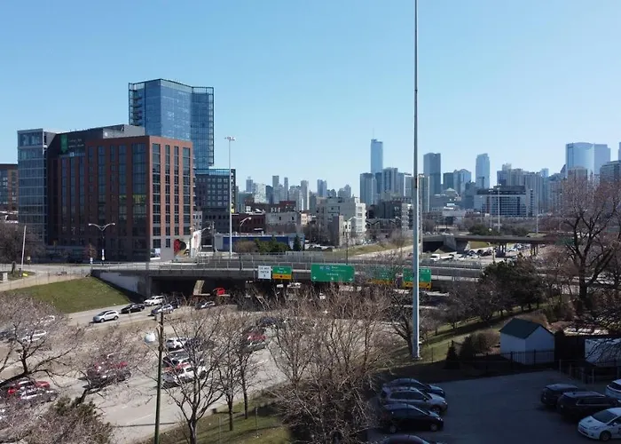 Converted Store Front Lets Live Like A Local In The Heart Of It All! Chicago